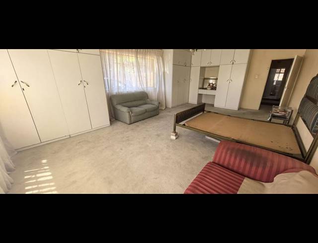 5 BEDROOM HOUSE FOR SALE IN FLEURHOF